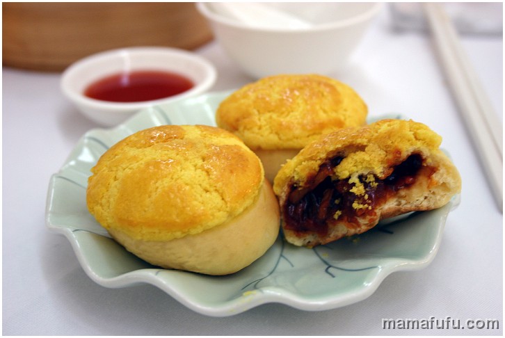 pineapple bun with roast pork.JPG - hong kong, china